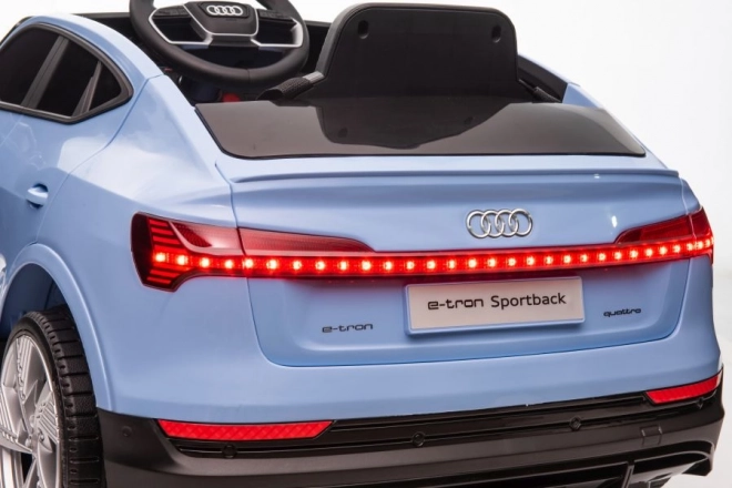 Auto na akumulátor Audi E-Tron modré