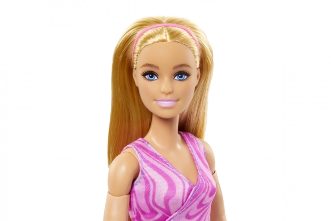 Barbie v pohybe - Blondínka s modrými legínami