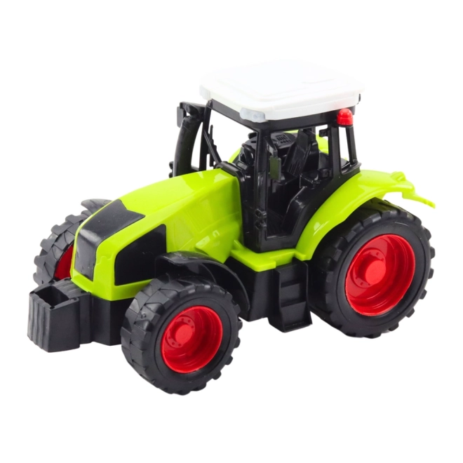Traktor s prívesom na prevoz dreva