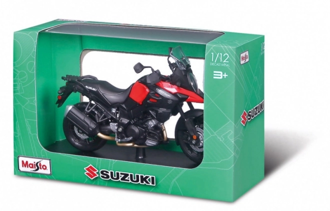 Model Suzuki V-Storm s podstavou v mierke 1/12