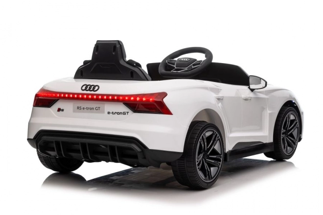 Auto na akumulátor Audi E-Tron GT biele