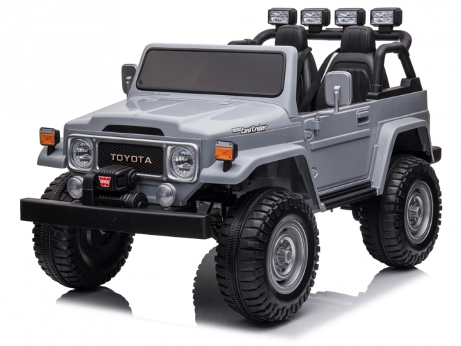 Detské elektrické auto Toyota Land Cruiser – Šedá