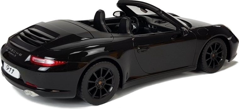 Realistický dizajn s licenciou Porsche