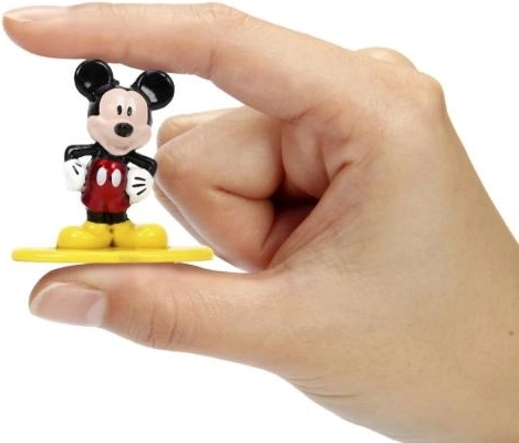 Kompaktné kovové prevedenie s detailmi