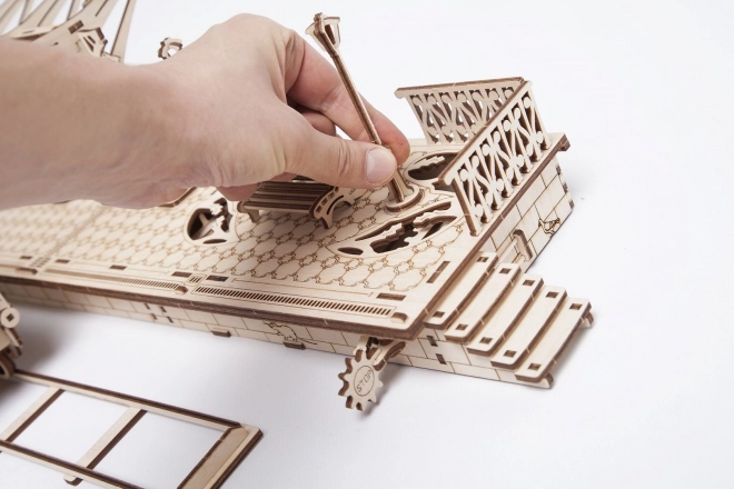 Ugears 3D puzzle - Železničná stanica 196 dielikov