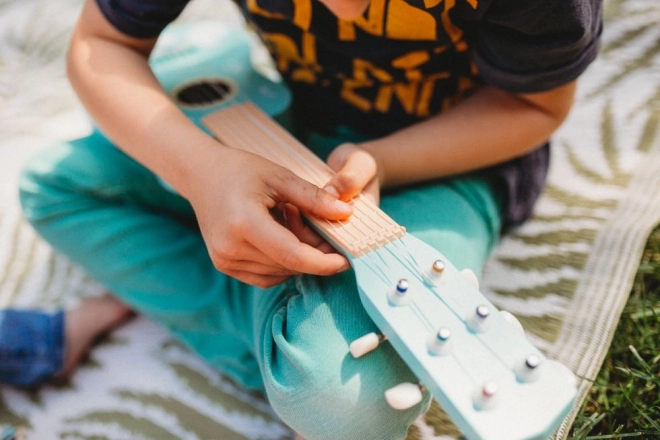 Drevená gitara so zvieratkami