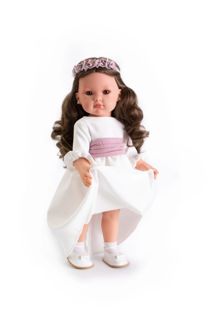 Elegantné šaty a kvetinová čelenka