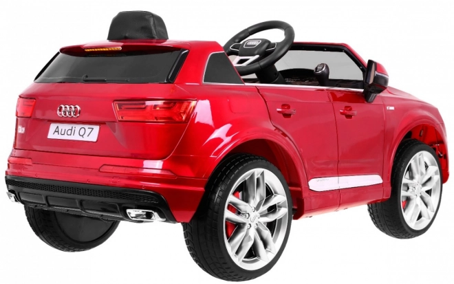 Audi Q7 S-Line na akumulator červený