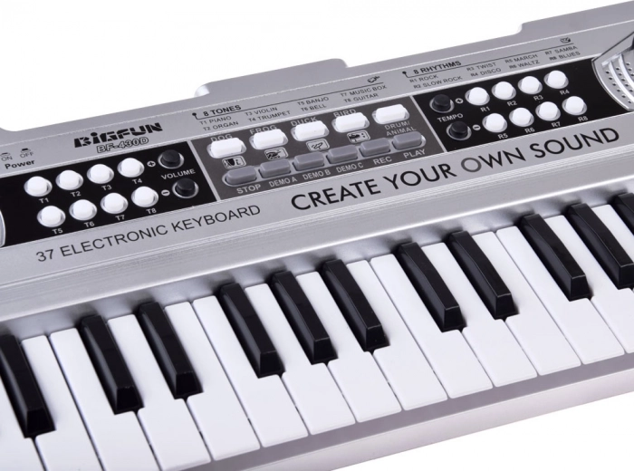 37 kláves a bohaté zvuky pre ľahký štart