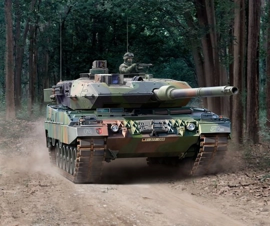 Plastikový model Leopard 2A6/A6NL