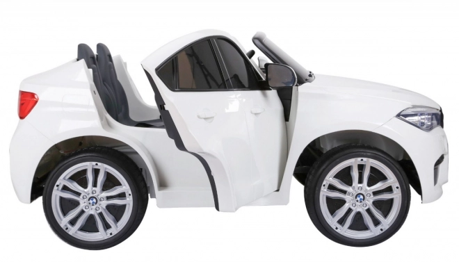 BMW X6M XXL pro 2 deti Biela + diaľkové ovládanie + eko koža + bezpečnostné pásy + pomalý rozjazd + MP3 USB + LED