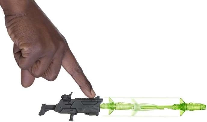 Akčný blaster s neonovým projektilovým efektom
