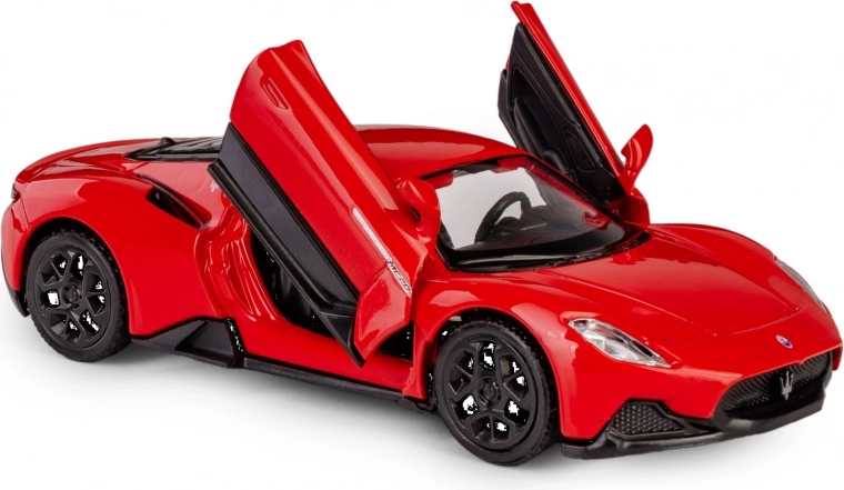 Otváracie dvere a prepracovaný interiér