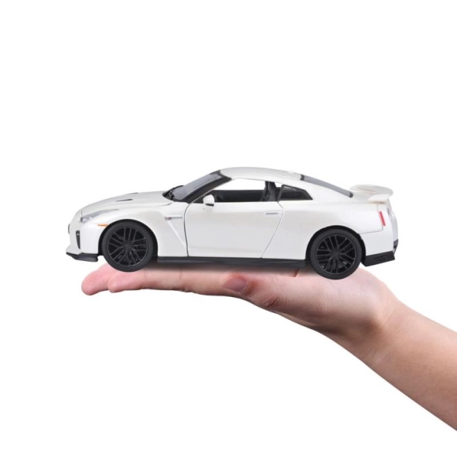 Bburago 1:24 Nissan GT-R Metallic 18-21082 – Biela