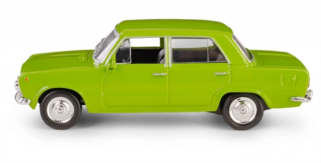 Klasický automobil Fiat 125p zelený
