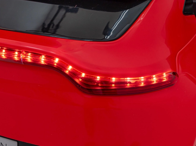Aston Martin DBX červený