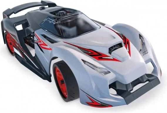 Stavba pretekárskeho auta s realistickými mechanizmami