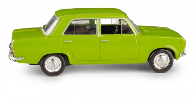 Klasický automobil Fiat 125p zelený