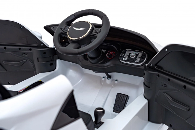 Pojazd Aston Martin DBX biely