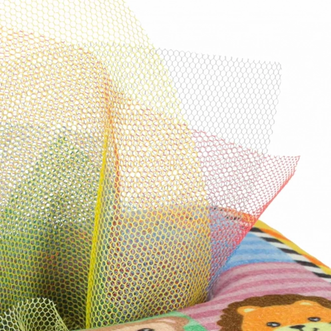 Montessori senzorický box s farebnými vreckovkami a zvieratkami