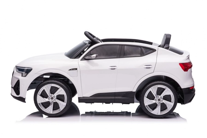 Auto na akumulátor Audi E-Tron biele