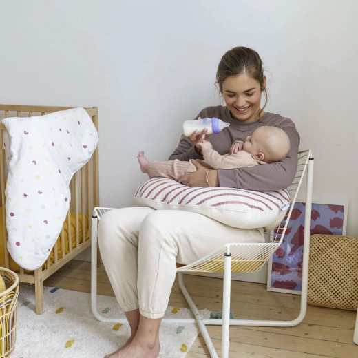 Ergonomická opora na dojčenie a kŕmenie