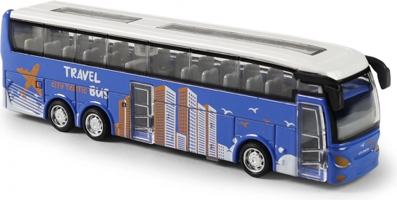 Kovový diaľkový autobus na voľný chod