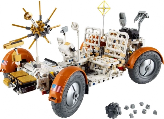 Autentický lunárny rover s funkčnou mechanikou