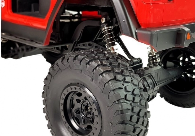 Červený diaľkovo ovládaný terénny Jeep