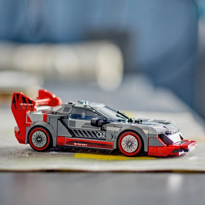 LEGO Speed Champions Závodné auto Audi S1 e-tron quattro