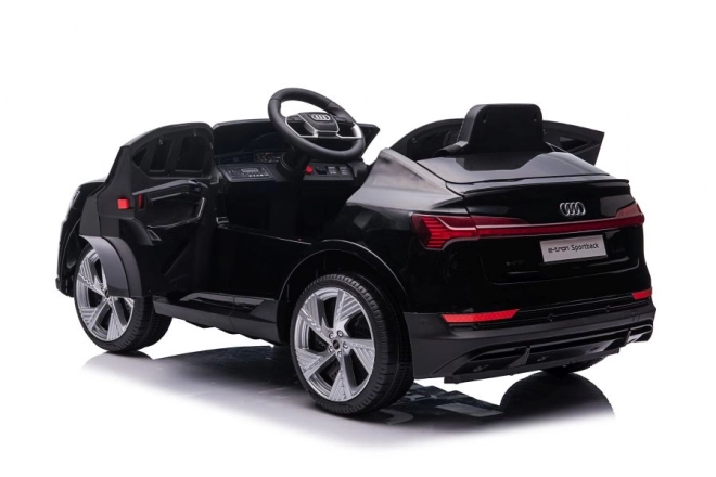 Auto na akumulátor Audi E-Tron čierne