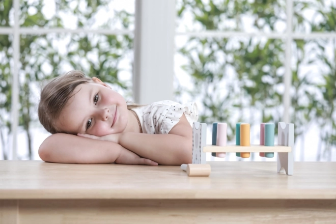 VIGA PolarB Drevená lavička s kladivkom – Montessori hračka