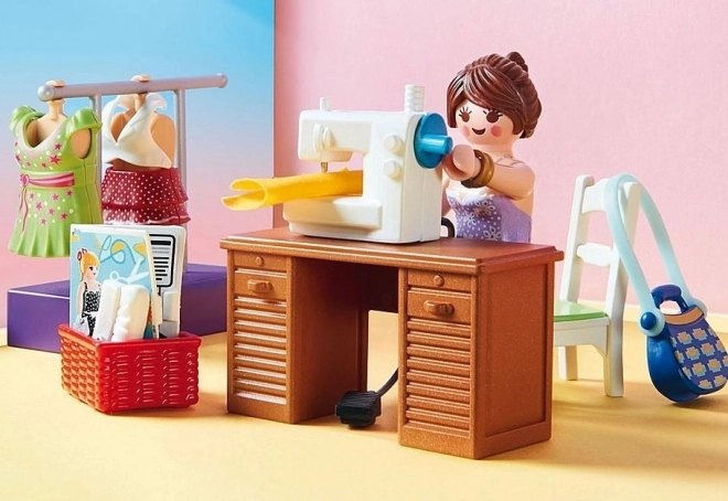 Set s figúrkami Dollhouse spálňa s kútikom na šitie