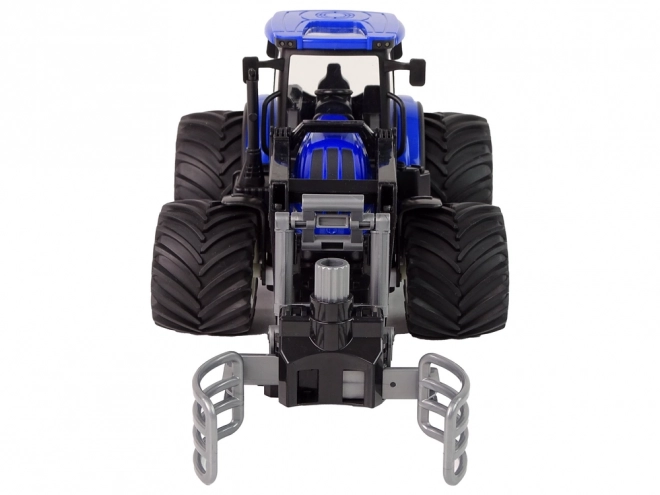 Traktor na diaľkové ovládanie s uchopovačom