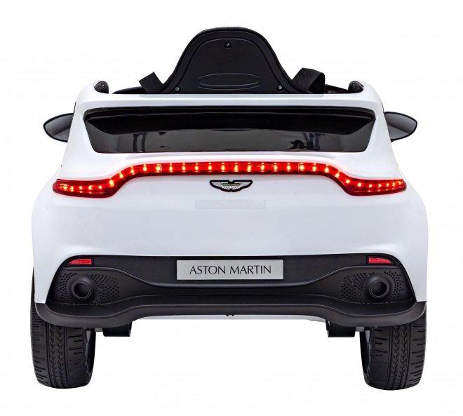 Pojazd Aston Martin DBX biely