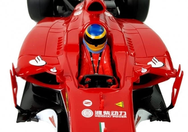 Pretekárske auto Formule 1 Ferrari F138 červené 1:12