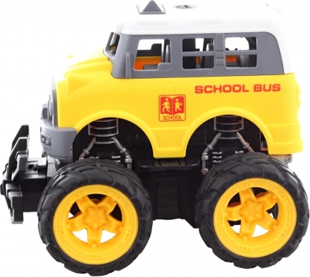 Skrutkovacie auto s veľkými kolesami na zotrvačník