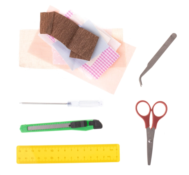DIY sada s nástrojmi a lepidlom