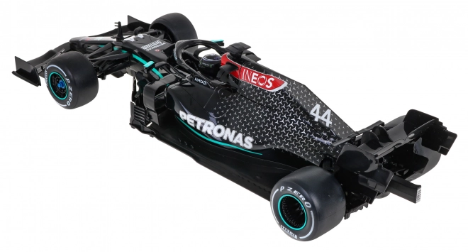 Mercedes-AMG F1 W11 EQ Performance z diaľkovo ovládaným modelom