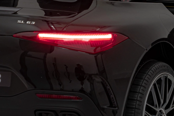 Vozidlo Mercedes Benz AMG SL63 – čierna