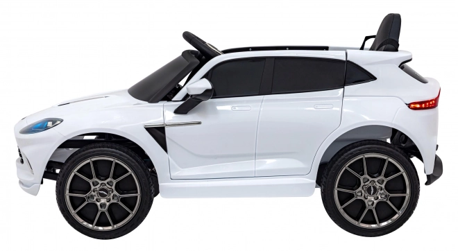 Pojazd Aston Martin DBX biely