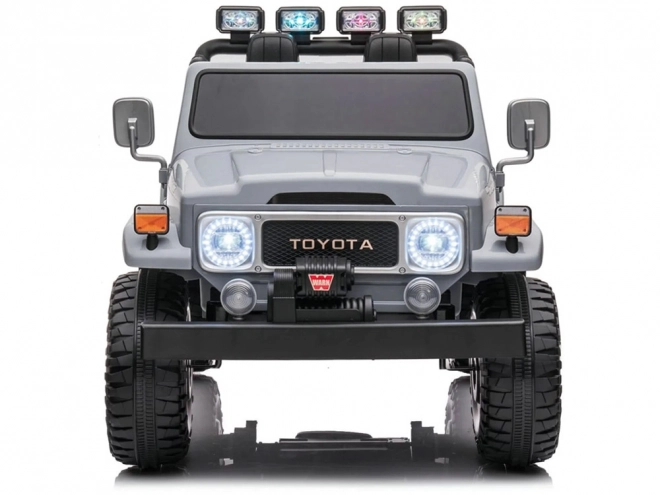 Detské elektrické auto Toyota Land Cruiser – Šedá