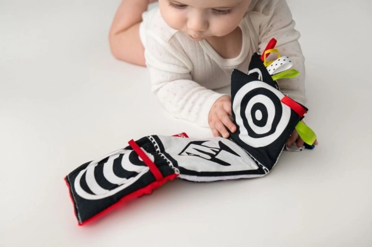 Kontrastná vizuálna stimulácia od prvých dní