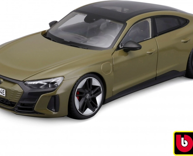 Kovový model auta 2022 Audi RS e-tron GT v taktickej zelenej