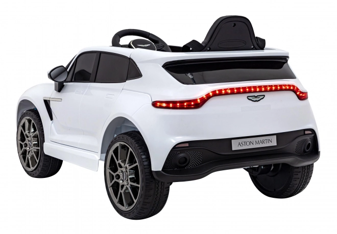 Pojazd Aston Martin DBX biely