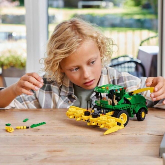 Lego Technic John Deere 9700 Zberací kombajn