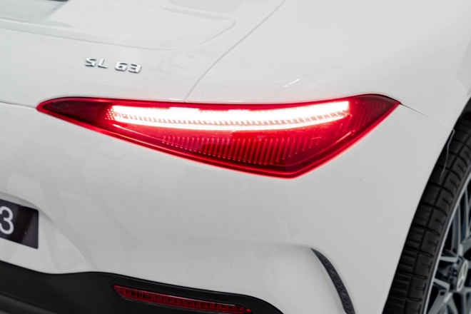 Vozidlo Mercedes Benz AMG SL63 – Biela