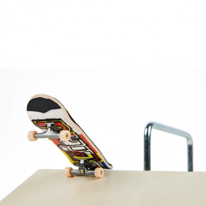 Tech Deck drevená rampa s fingerboardom