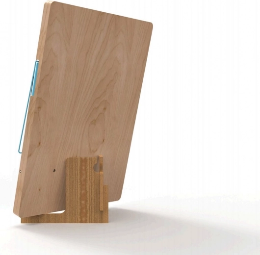 Robustné drevené prevedenie so stojanom