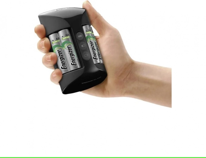 Pohodlné nabíjanie až štyroch AA článkov